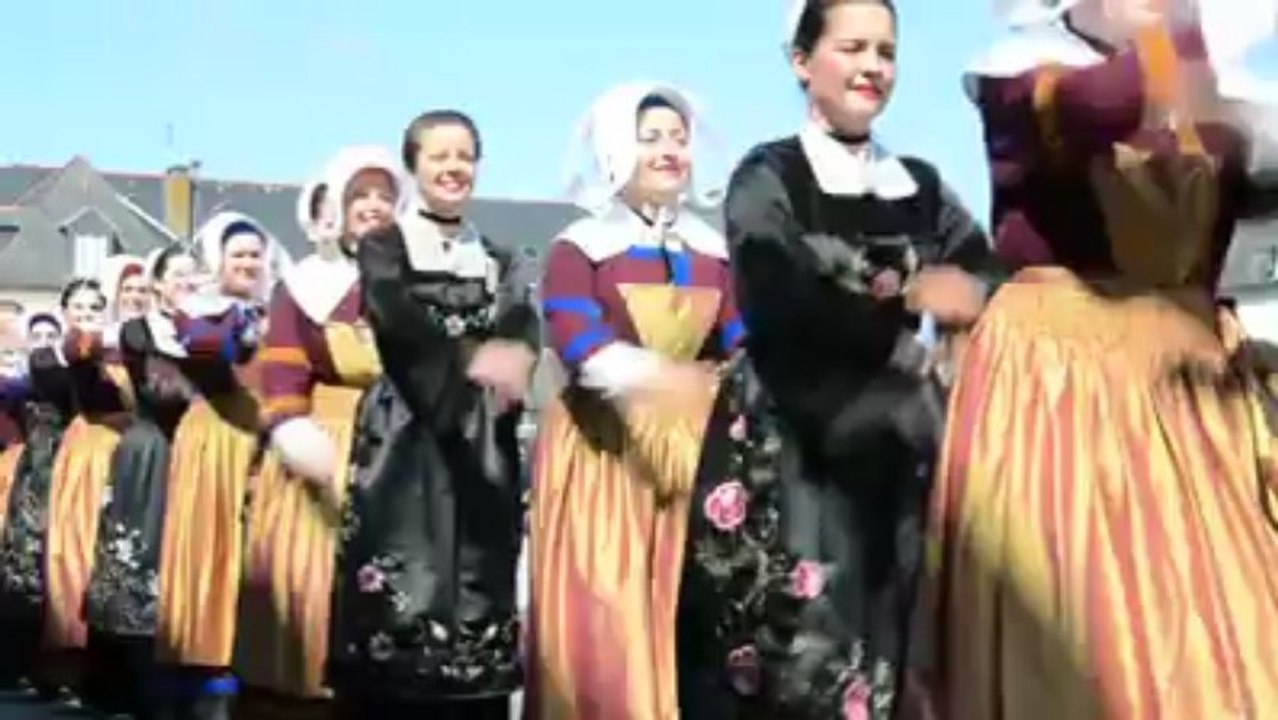 Pont-l'Abbé. Les Brodeuses ont défilé