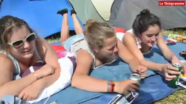 Vieilles Charrues. Les campeurs chantent Roooooxaaane