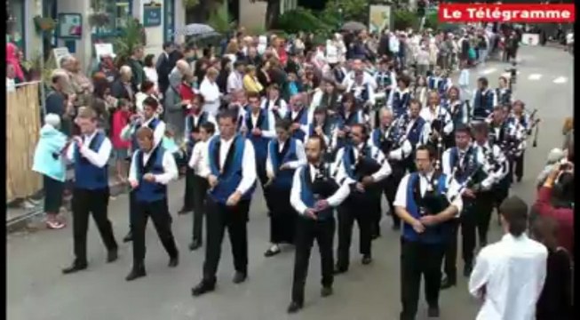 Festival de Cornouaille. 3.000 sonneurs et danseurs au défilé