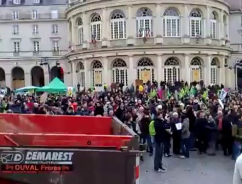 Tracteurs place de la mairie à Rennes