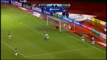 Cristian Gamboa corriendo con balón dominado