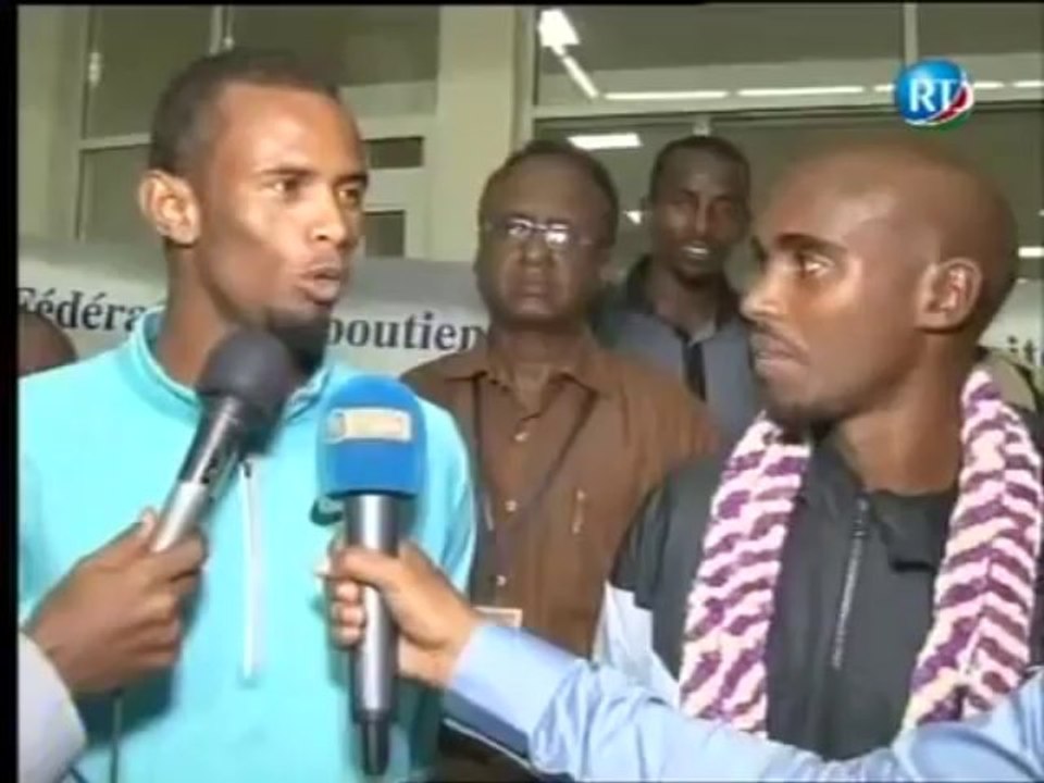 Ahmed saleh et Ayanleh souleiman accueillent  Mo Farah à Djibouti
