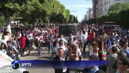 Crise politique: les opposants se rassemblent à Tunis