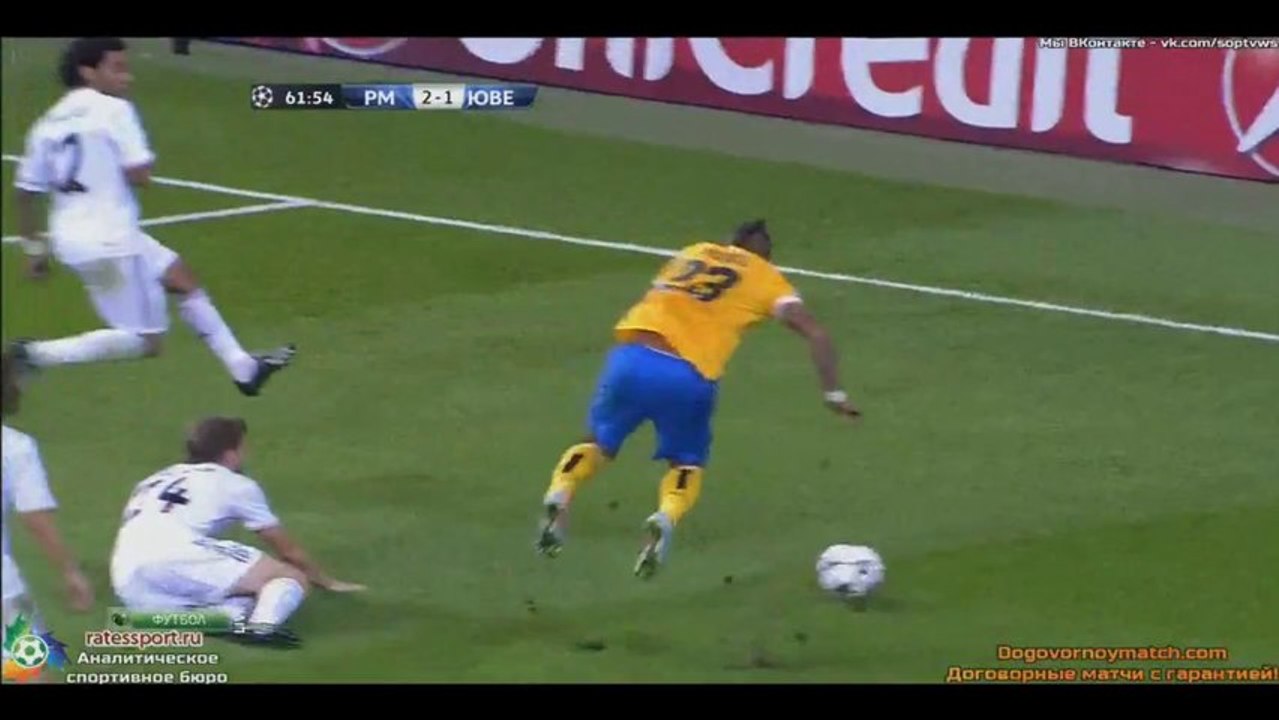 Incroyable simulation de Vidal vs Real Madrid (dive)