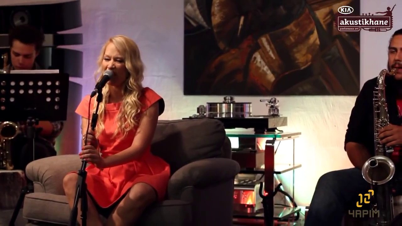 Gülçin Ergül & What Da Funk - Maybe ( Emeli Sandé Cover ) / #akustikhane #GarajKonserleri