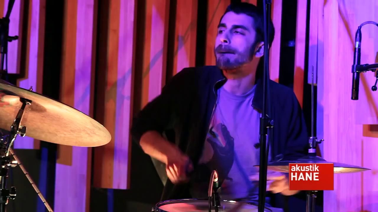 Pinhani - Uçtu uçtu [Bulutsuzluk Özlemi cover] / #akustikhane #GarajKonserleri