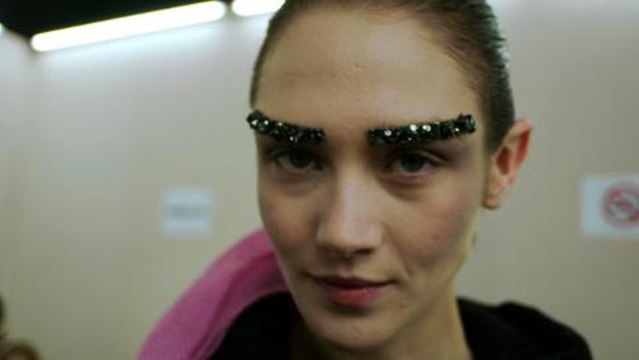 Style.com Backstage Beauty - Caught On Tape! Peter Philips, Stone Cutter