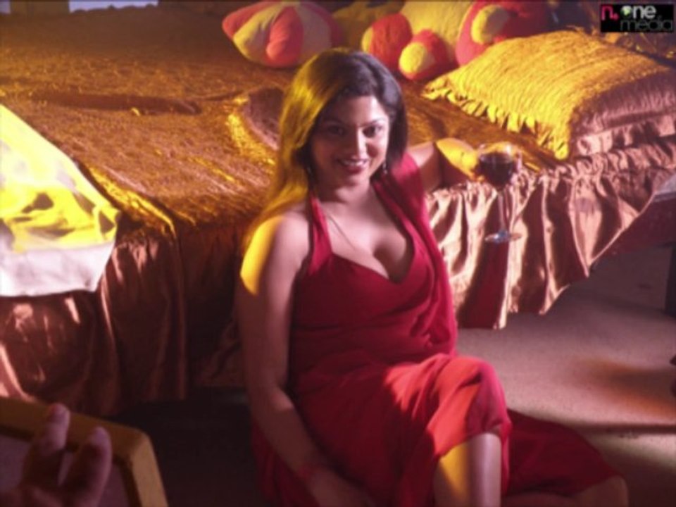 Tamil Actress Swathi Varma Hot & Spicy