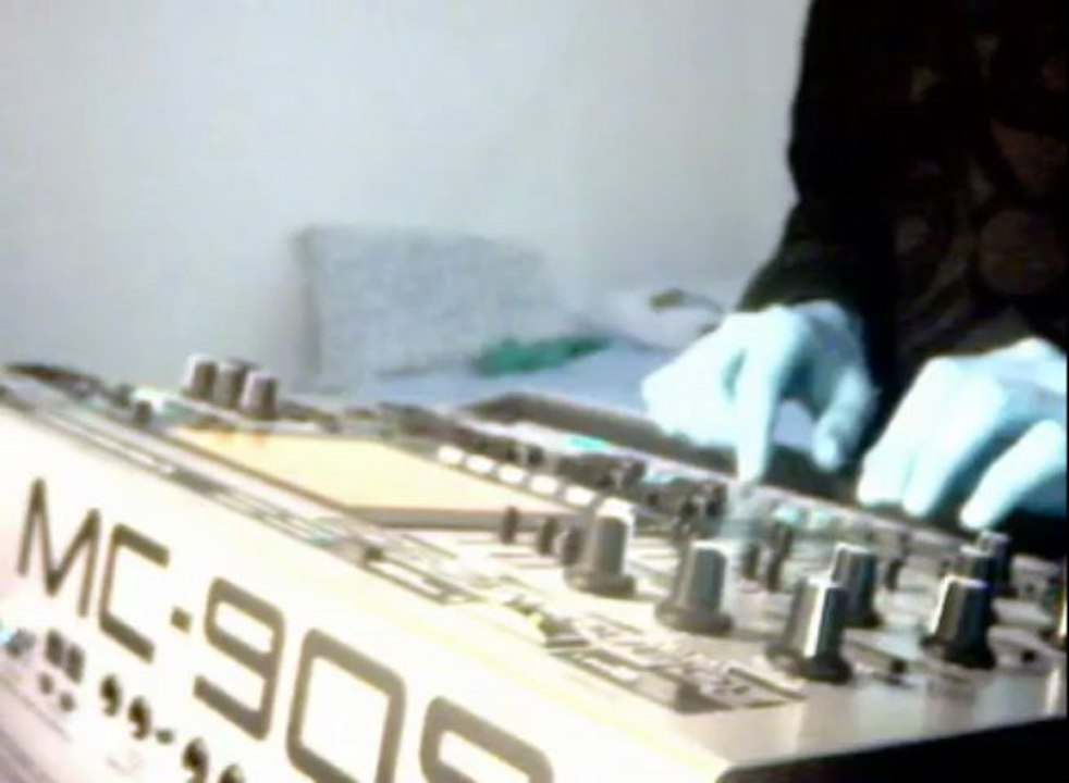 Electronic Music with Roland-MC909 (DJ Galactic)