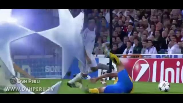 jugada estupida de Arturo Vidal - Real Madrid vs Juventus 2-1 23-10-2013