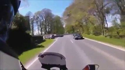 Compilation de frayeurs à moto !