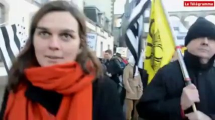 Descargar video: Morlaix. Pourquoi ils défilent pour une Bretagne à cinq départements