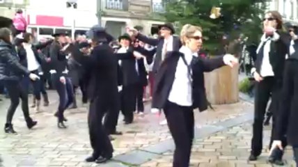 Loudéac. Flashmob au marché de Noël