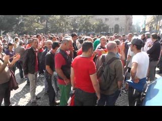 Napoli - I Bros paralizzano il traffico: "Sbloccate i fondi, vogliamo lavorare" -2- (23.10.13)