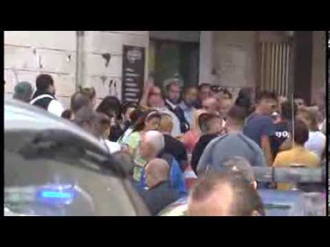 Napoli - Agguato a San Giovanni, uomo ucciso a colpi di pistola -1- (23.10.13)