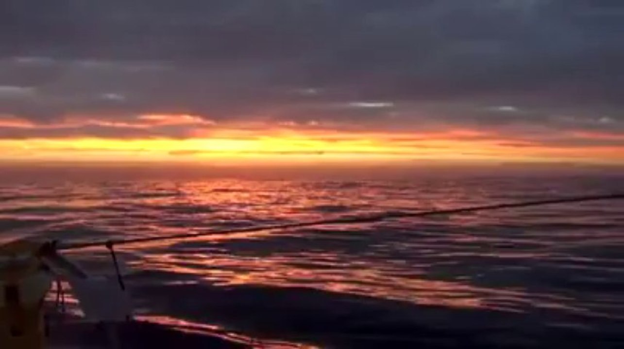 Vendée-Globe. Coucher de soleil avec Jean Le Cam