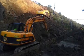 Morlaix. Les travaux de déblaiement de la voie ferrée