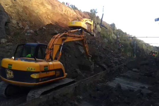 Morlaix. Les travaux de déblaiement de la voie ferrée