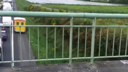 Un camion s'encastre dans un pont sur la RN12