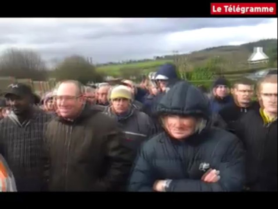 Lampaul-Guimiliau. Rassemblement de soutien aux salariés mis à pied