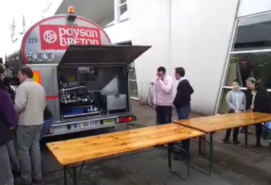 Manifestation des jeunes agriculteurs devant le Leclerc de Morlaix