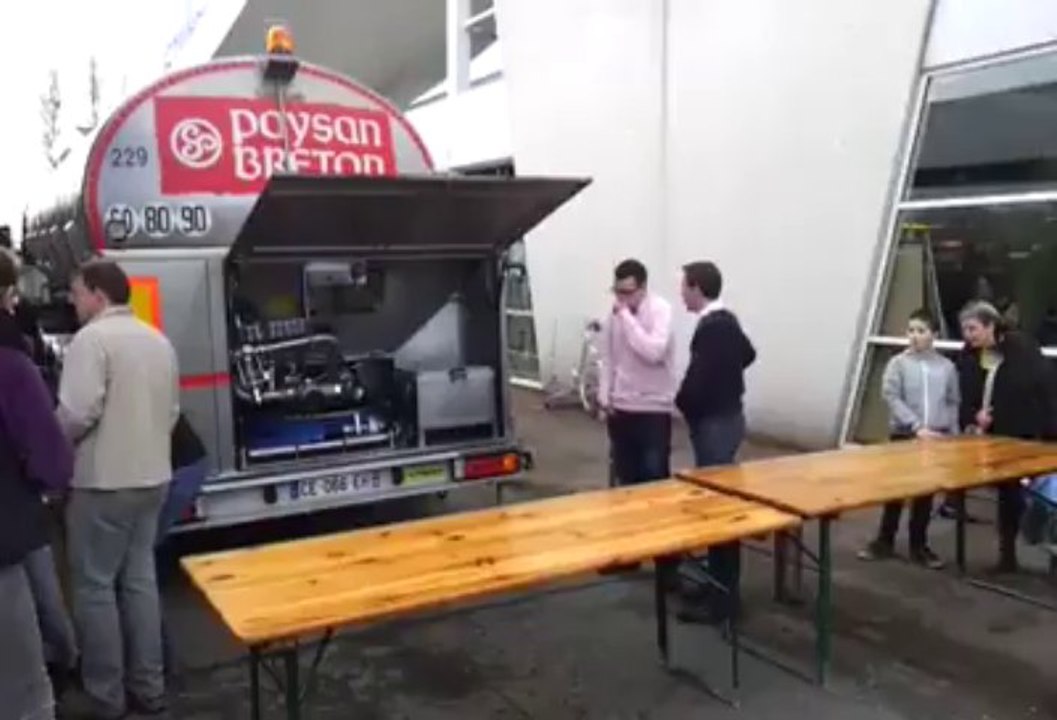 Manifestation des jeunes agriculteurs devant le Leclerc de Morlaix