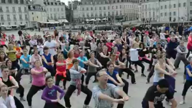 Zumba géante sur le port de Vannes