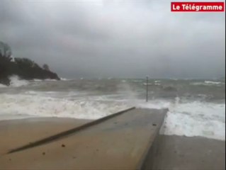 Carantec. Coup de vent sur la côte