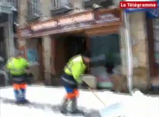 Guingamp. On déblaie la neige en ville