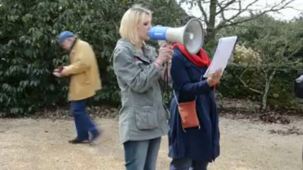 Manif des anti fourrure à Pluneret