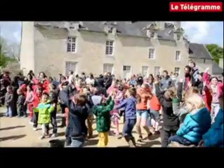 Mellac (29). Bulles d'enfance  au manoir de Kernault