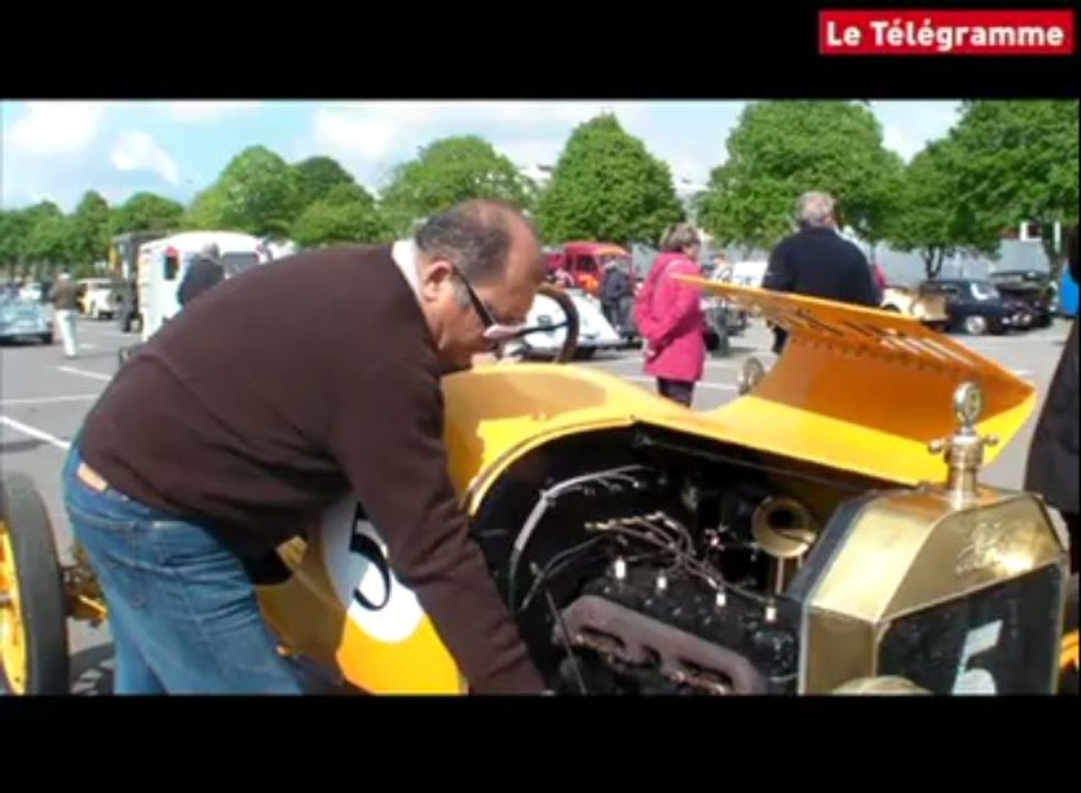 Brest. Départ du Tour de Bretagne des véhicules anciens
