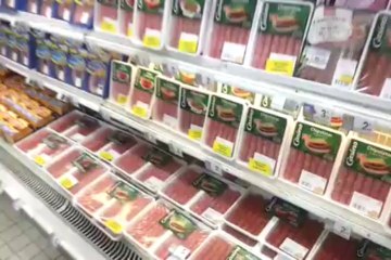 Action des Jeunes agriculteurs au Géant de Saint-Martin-des-Champs