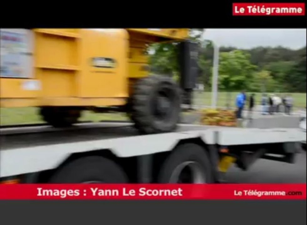 Vannes. Une quarantaine d'agriculteurs bloquent le centre Leclerc