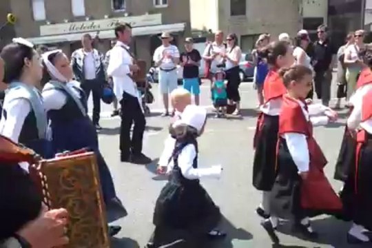 Défilé du Bugale Breizh à Guingamp