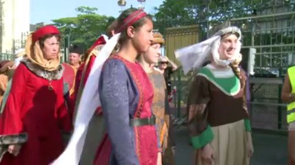 Download Video: Vannes. Fêtes historiques : un défilé passé à l'élixir de jouvence