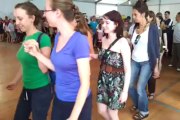 Initiation à la danse bretonne au Festival de Cornouaille
