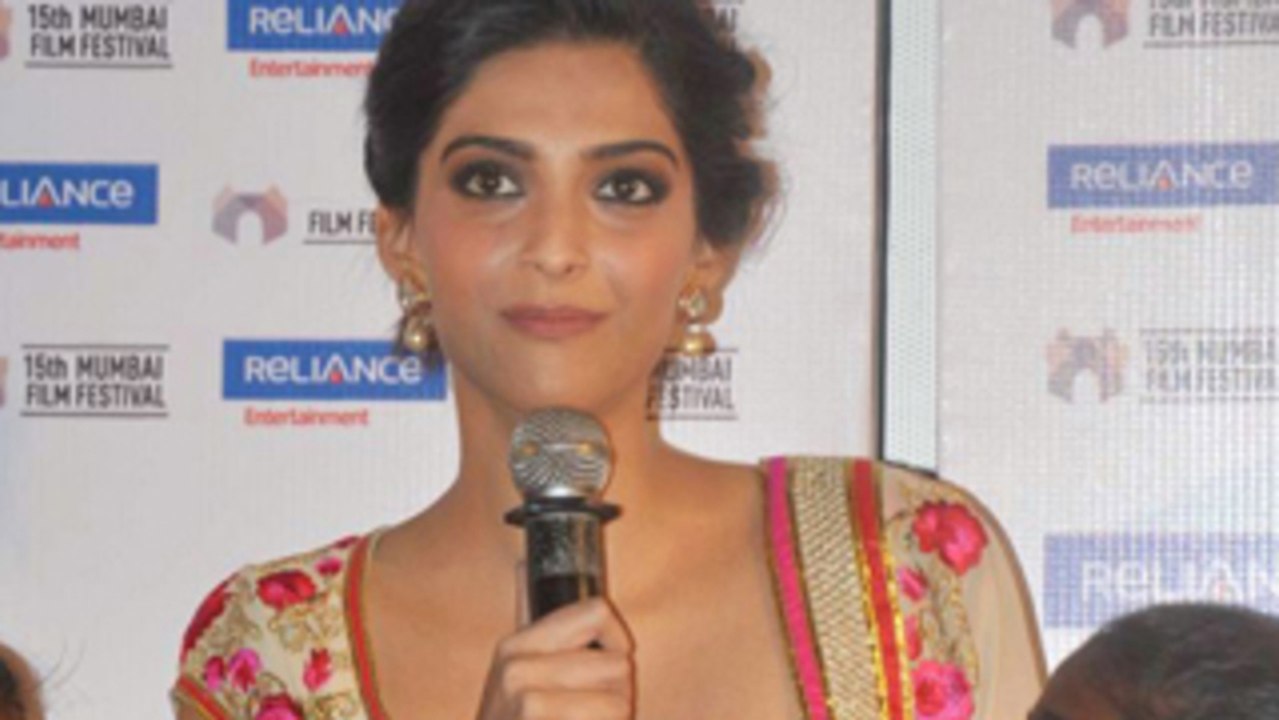 Sonam Kapoor @ MAMI | Khalid Mohammad's Documentary Screening  !