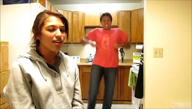 La pire cover de Some Nights by Fun. Gachée par l'arrivée d'une intrus! Beatbox et a capella!