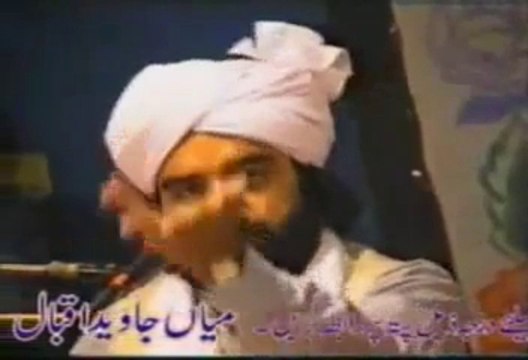 ماں درش حسینی نصب است و بدر او پیر سید نصیر الدین نصیر گیلانی رحمتہ الله علیہ