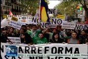 Miles de estudiantes protestan contra recortes de gobierno español
