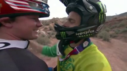 Mountain Bike - Tremendo mortal hacia atrás!!!