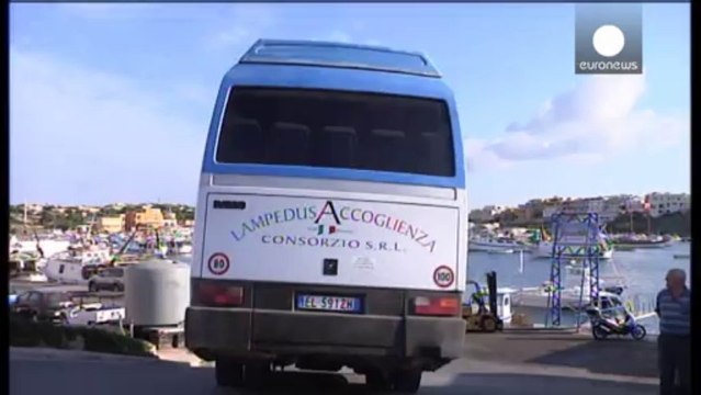 Pancartas a las puertas del Consejo Europeo condenan la...