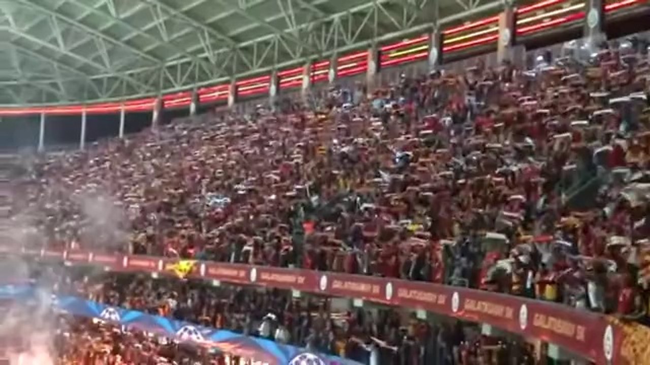 Gol Anı ve Öncesindeki Tezahürat Patlaması ( Galatasaray - Manchester United )