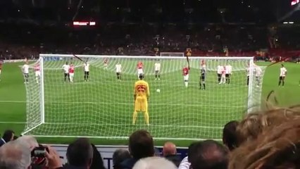 Kale Arkası İngiliz Kamerasından Muslera'nın Kurtardığı Penaltı @ Old Trafford (2012)