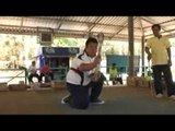 Niños contra serpientes, reclamo turístico de una aldea tailandesa