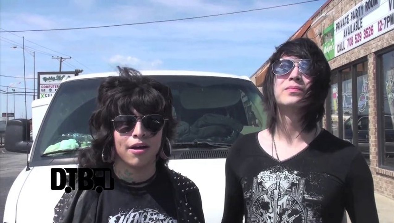 Design The Skyline - BUS INVADERS Ep. 512