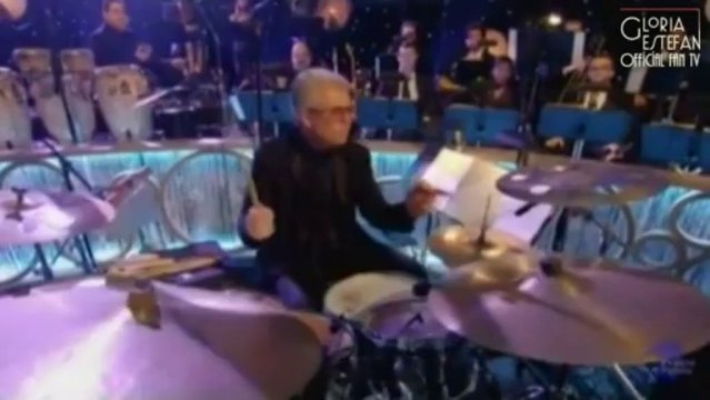 Gloria Estefan - They Can't Take That Away From Me (The Standards Live)