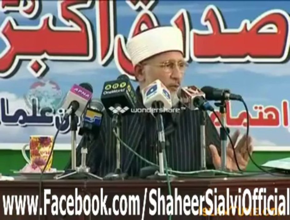 DR.TAHIR UL QADRI SB had done QADAM BOSI OF SHAIKH UL ISLAM KHAWAJA QAMAR UD DIN SIALVI (R.A)