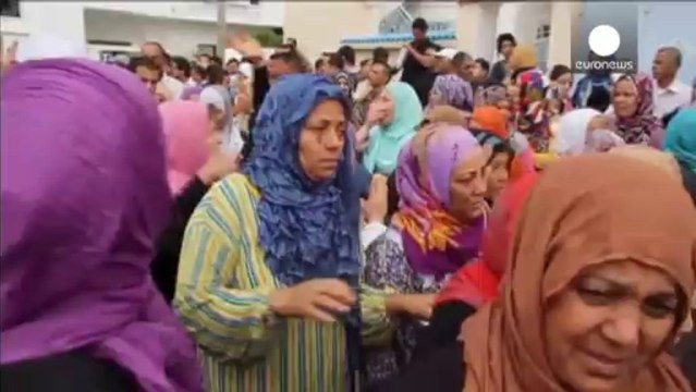Tunisia, ancora proteste ai funerali degli agenti uccisi...